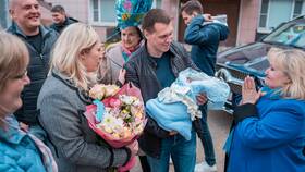 Что принято дарить медсестрам при выписке из роддома в Самбери